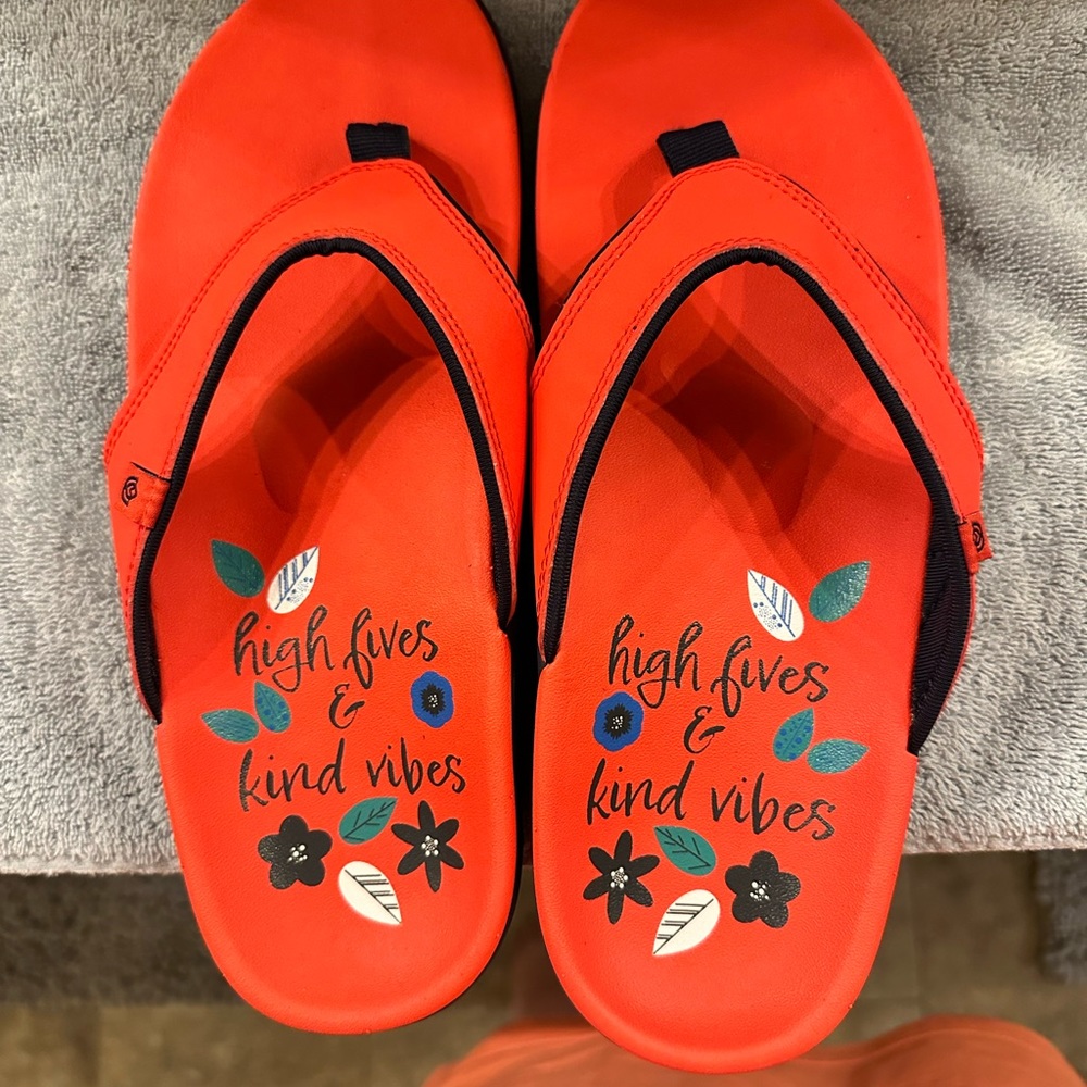 Spenco thongs size 10 never been worn.